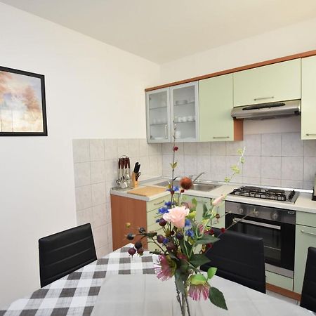 Apartments Tonja Primosten Exterior photo