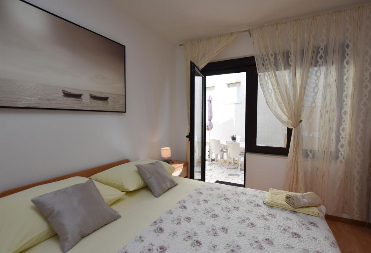 Apartments Tonja Primosten Exterior photo