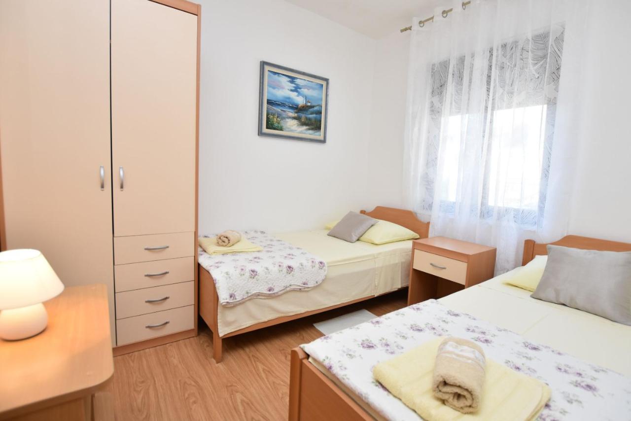 Apartments Tonja Primosten Exterior photo