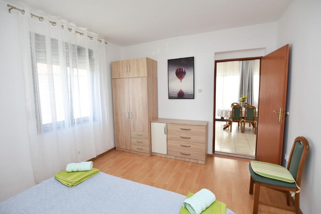 Apartments Tonja Primosten Exterior photo