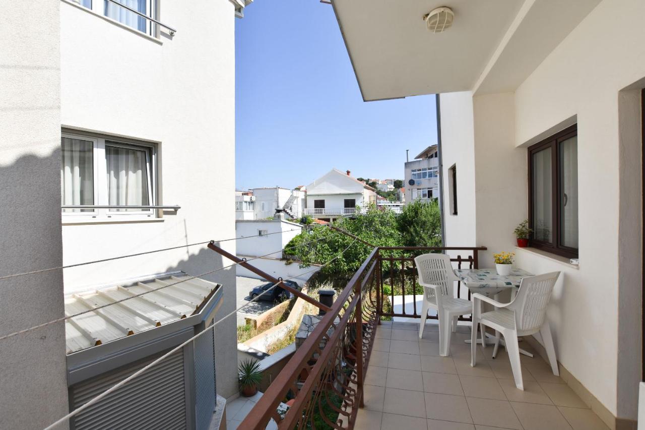 Apartments Tonja Primosten Exterior photo